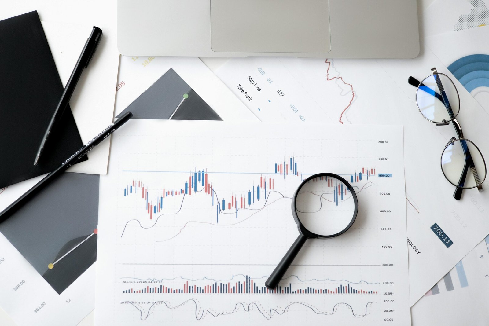 market insight logo design
